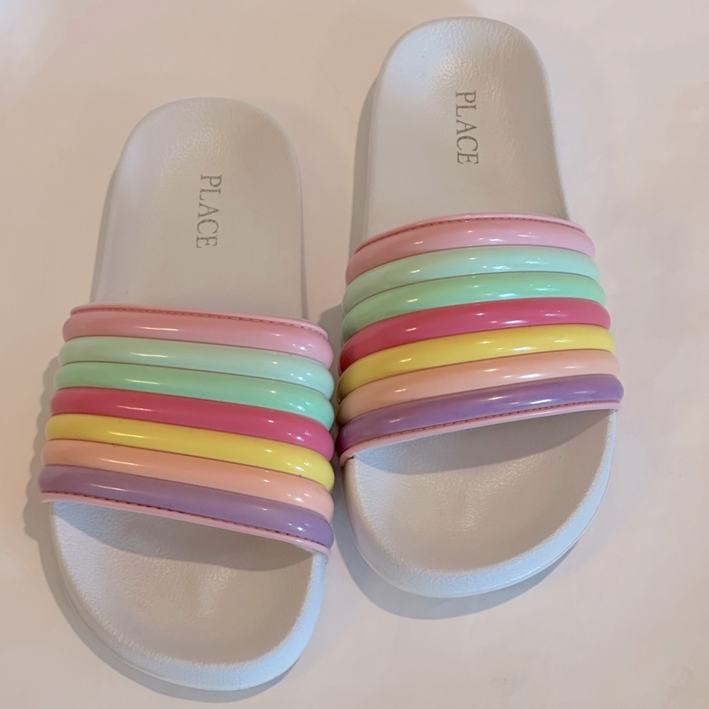 Girl’s Children’s Place beach/every day flip flops